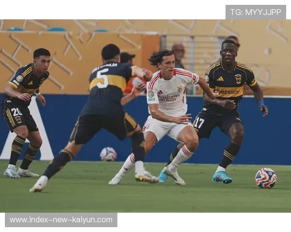 波尔图角球混战中抢点建功：洞察门前反应与训练的力量